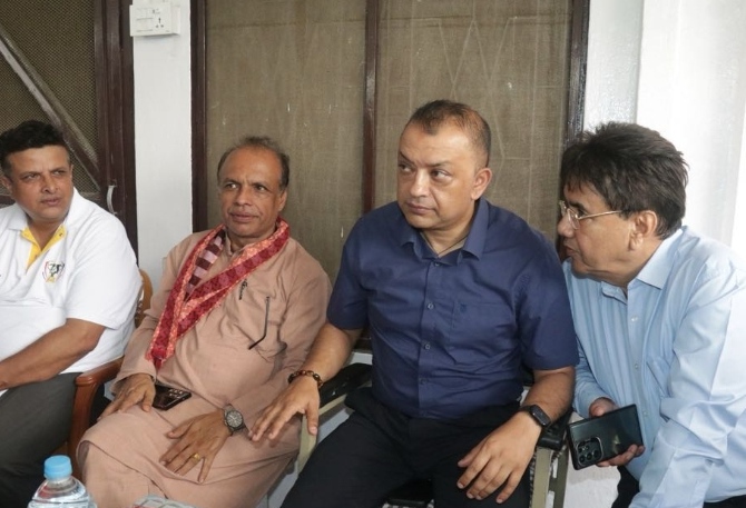 सरकारलाई गगन थापाका पाँच प्रश्न र सुझाव, संख्याका भरमा दम्भ नपाल्न चेतावनी