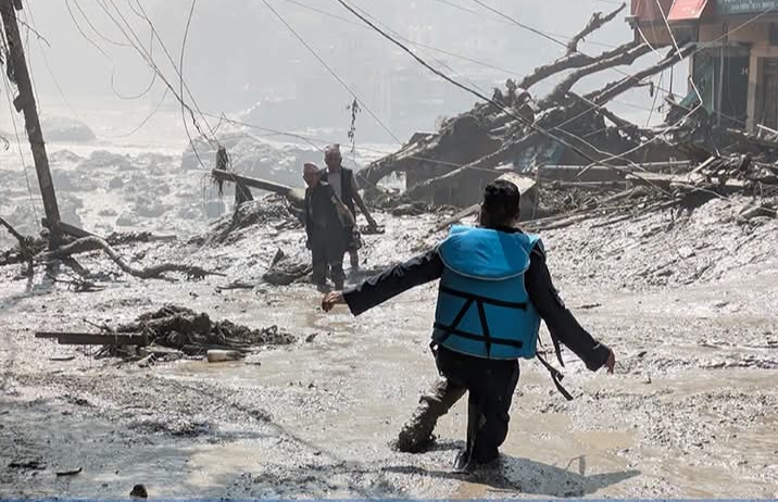 हिमनदी (Glacier) फुटेर पानी तल झर्दा किन ठूलो बाढी आउँछ ? यसलाई सरल तरिकाले बुझौँ