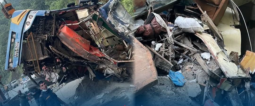 यात्रुवाहक बस दुर्घटना : ६ जनाको मृत्यु १० जना घाइते